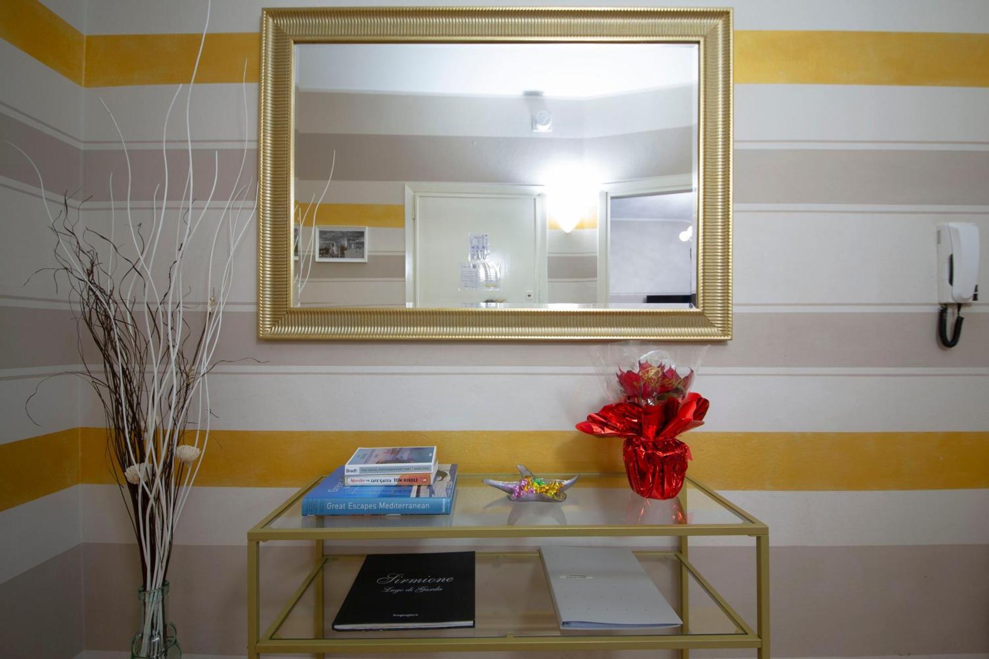 Apartamento Sirmione4U - Domus By The Castle Exterior foto
